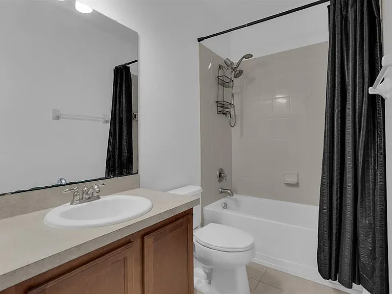 4210 Windsor Lake Cir — Photo 19