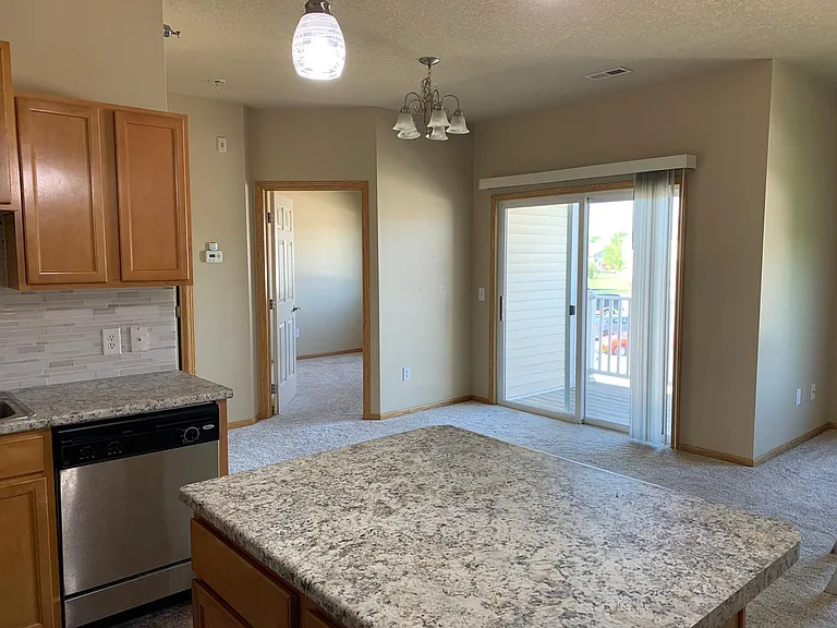 1805 SW White Birch Cir #3 — Photo 2