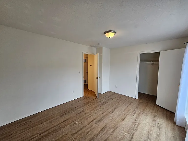 3216 E 4th Ave — Photo 5