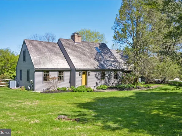 817 Sharon Cir, West Chester, PA 19382