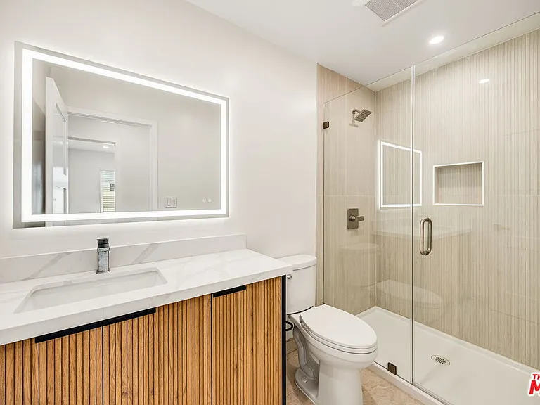 7935 Zelzah Ave — Photo 14