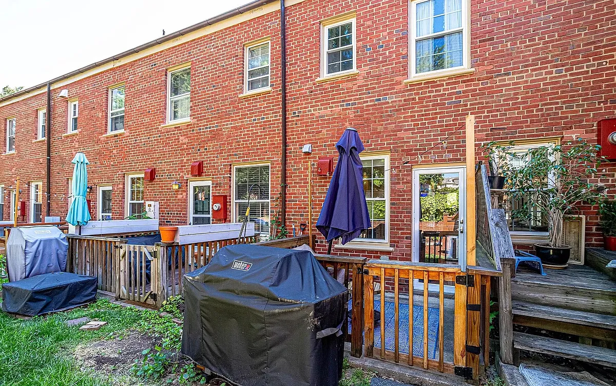 Building Photo - 1300 S Cleveland St #368
