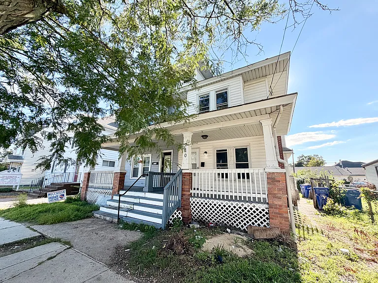 710 High St N — Photo 1