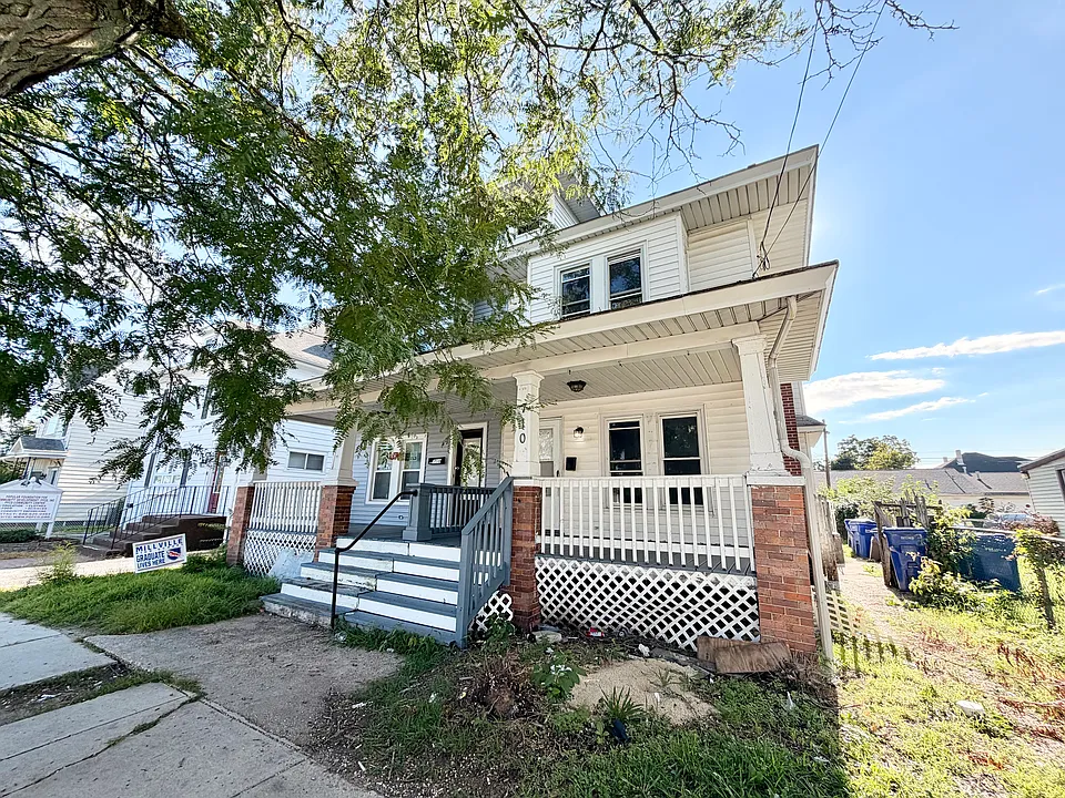 710 High St N