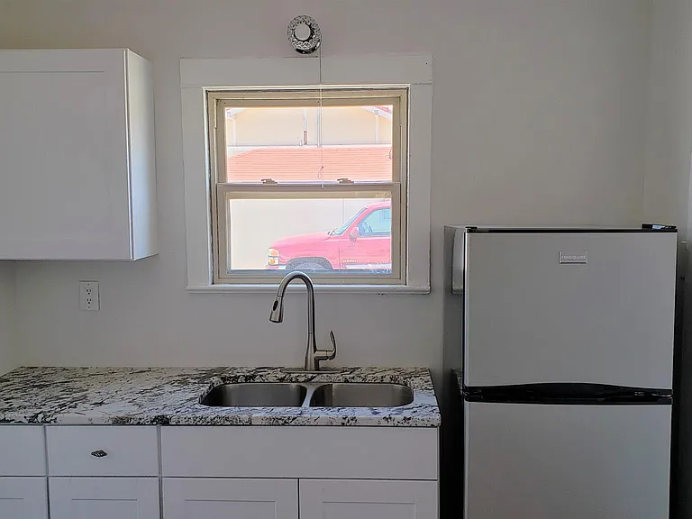 512 Granite Ave NW — Photo 3