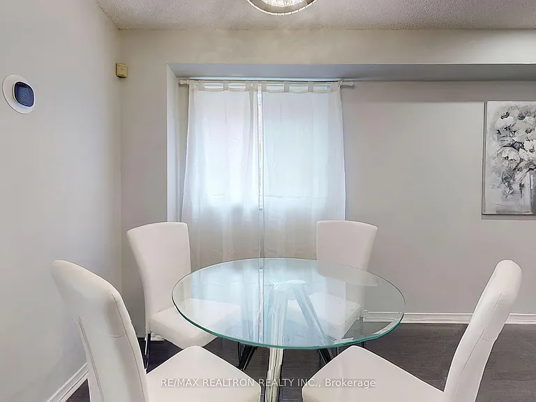 8 Estoril St #UPPER — Photo 7