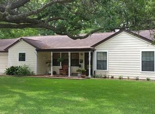 715 E Miller St, Angleton, TX 77515