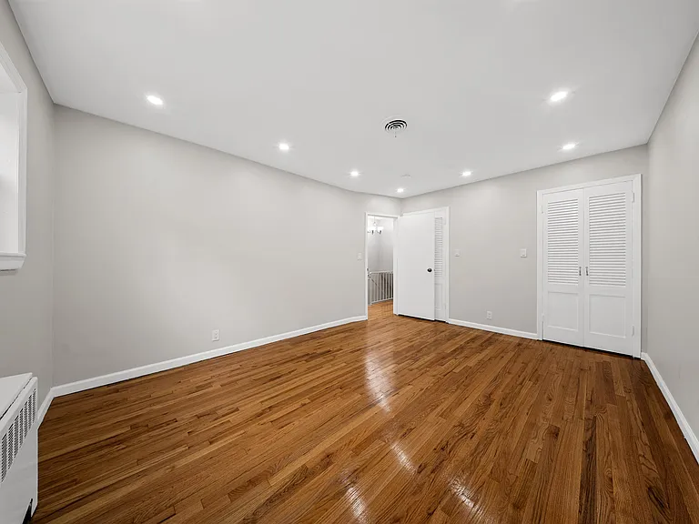 50 College St #1 — Photo 11