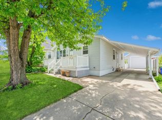 348 13th St SW, Cedar Rapids, IA 52404