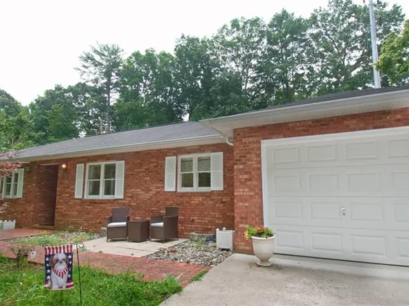 208 Eastover Dr, North Wilkesboro, NC 28659