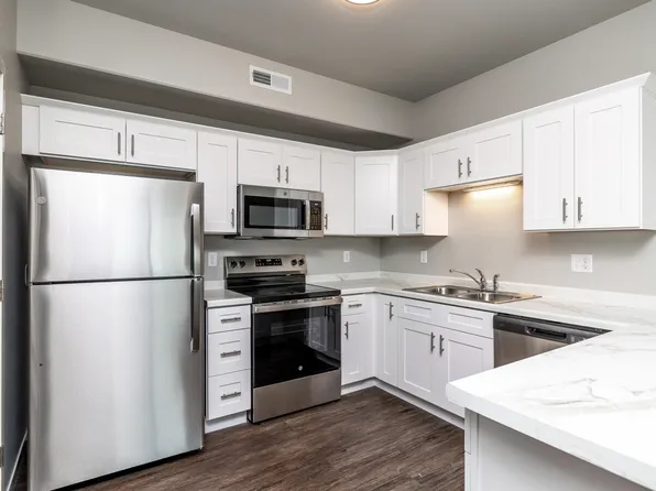 Modern 2-bed, 2-bath Suite in West Branch, Iowa.