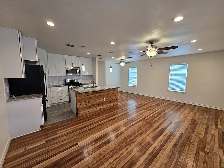 1338 W Elsmere Pl — Photo 6