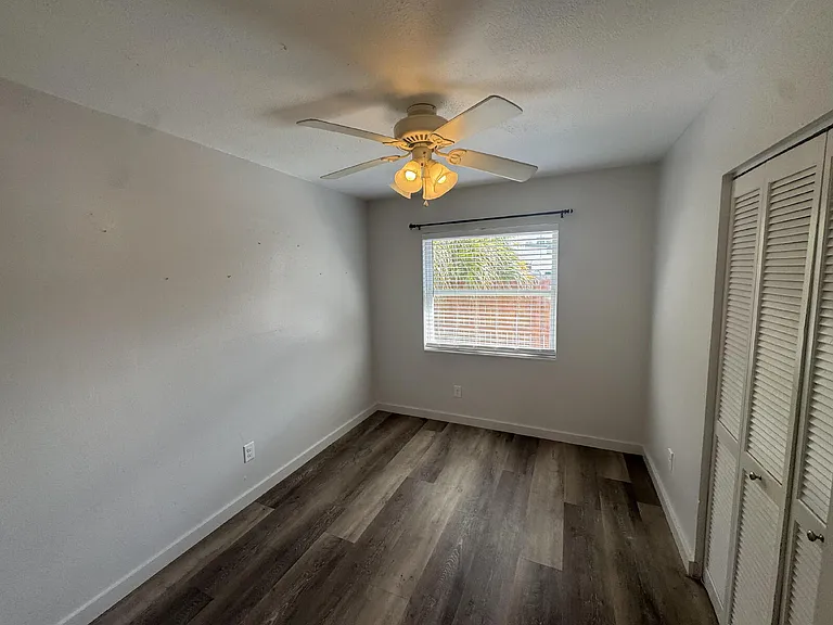 1711 W Carmen St #B — Photo 13