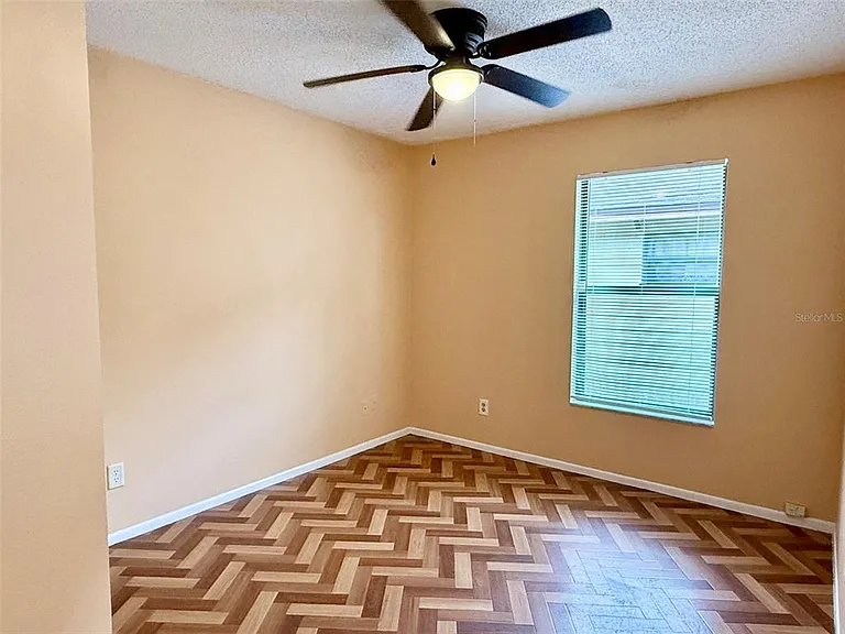1215 Creekbottom Cir — Photo 24