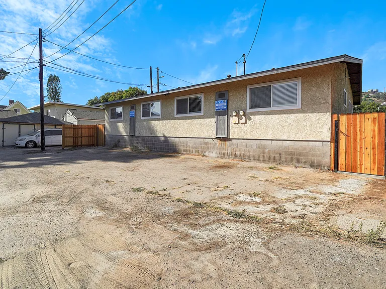 816 E Pleasant St #B — Photo 13