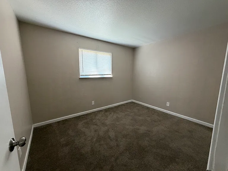 405 E Locust St #6 — Photo 5