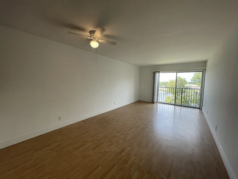8560 N Sherman Cir #504 — Photo 5