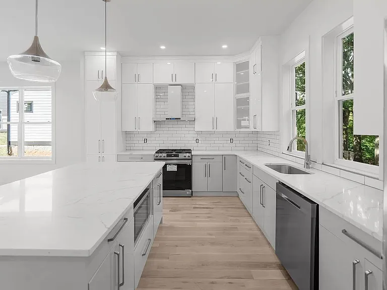 2321A Carter Ave — Photo 21