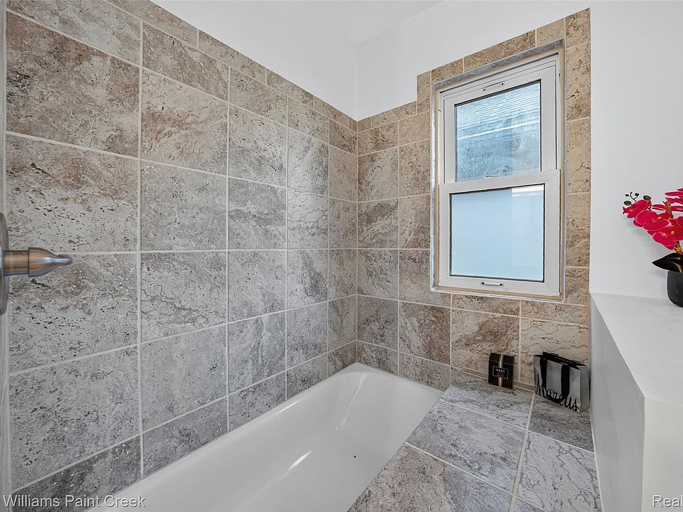 1481 Browning St, photo 22