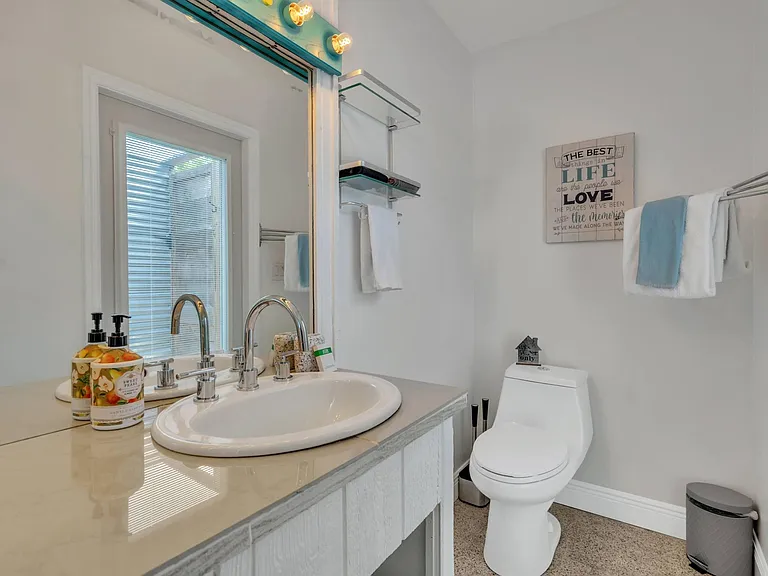 2414 Nassau St — Photo 33