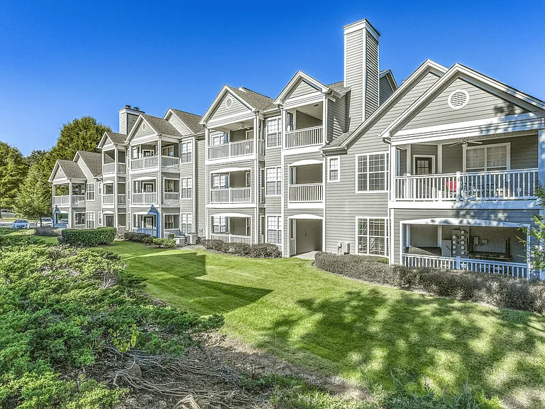 Elan at Mallard Creek Apartment Homes — Photo 1