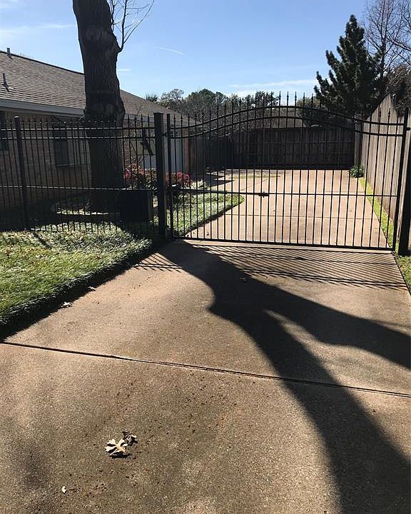 2nd image of 2529 Knightsbridge Dr