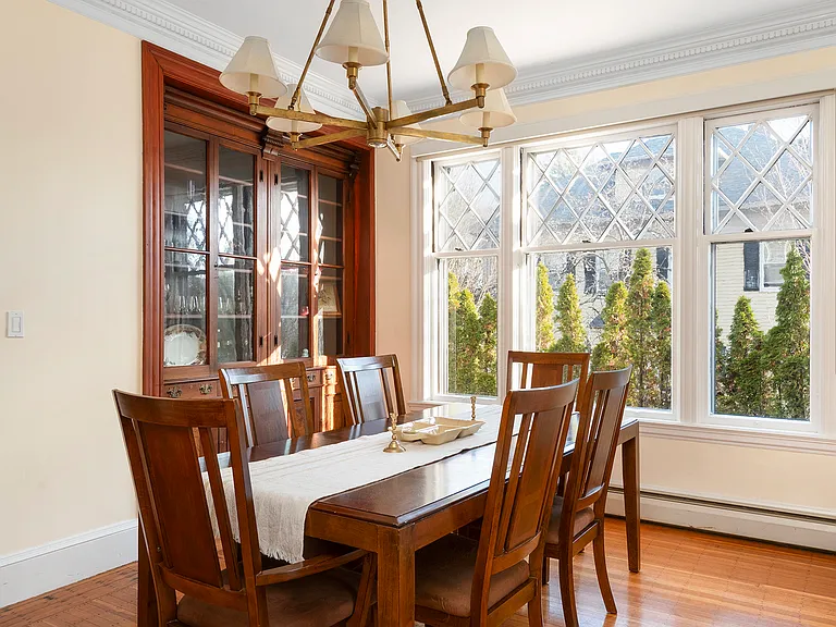 Main Level Full Size Dinning room
