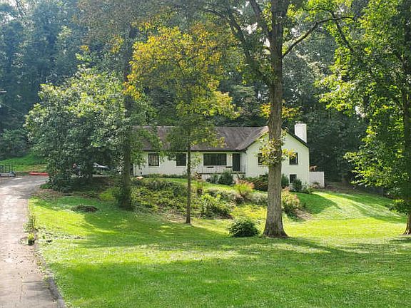 2nd image of 3604 Circle Lake Ln
