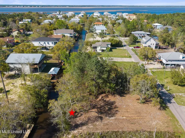 24 Fiber St, Bay Saint Louis, MS 39520