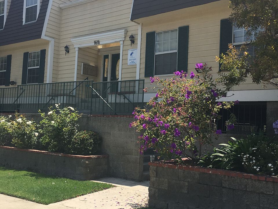 2nd image of 1611 S Bundy Dr APT 06
