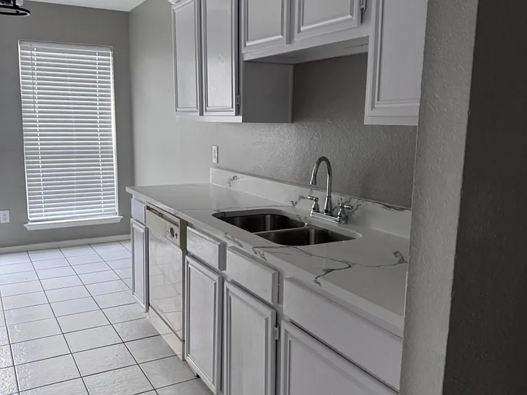 737 Valley Spring Dr — Photo 11
