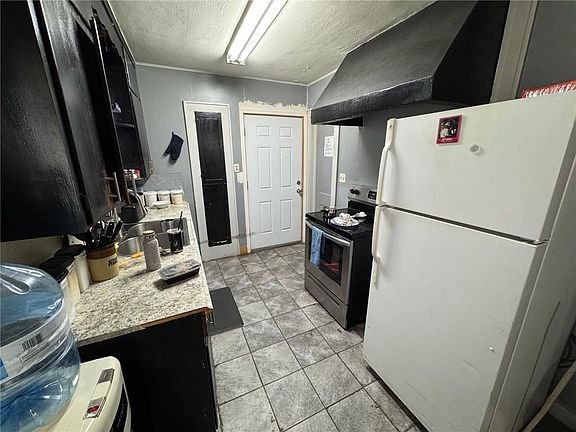 5th image of 2206 Oakley Ave