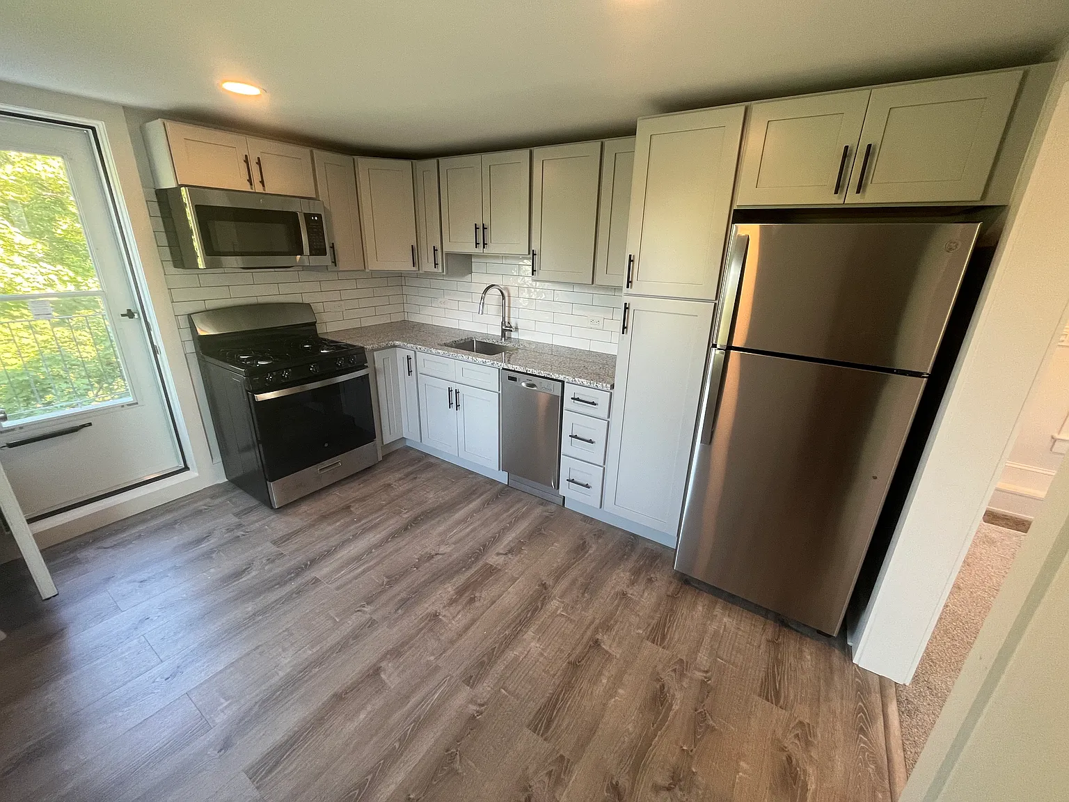 1 bed, 700 sqft, $1,550 — Photo 4