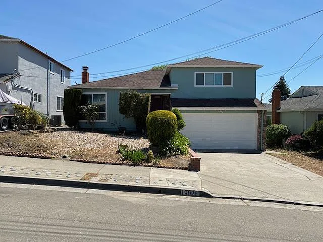 19026 Gliddon St photo 1