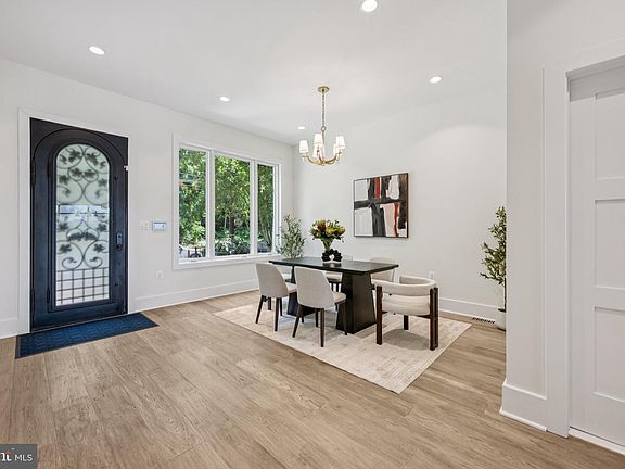 4th image of 3550 Whitehaven