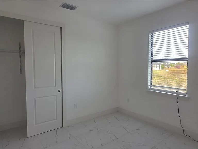 927 Chenault St — Photo 13