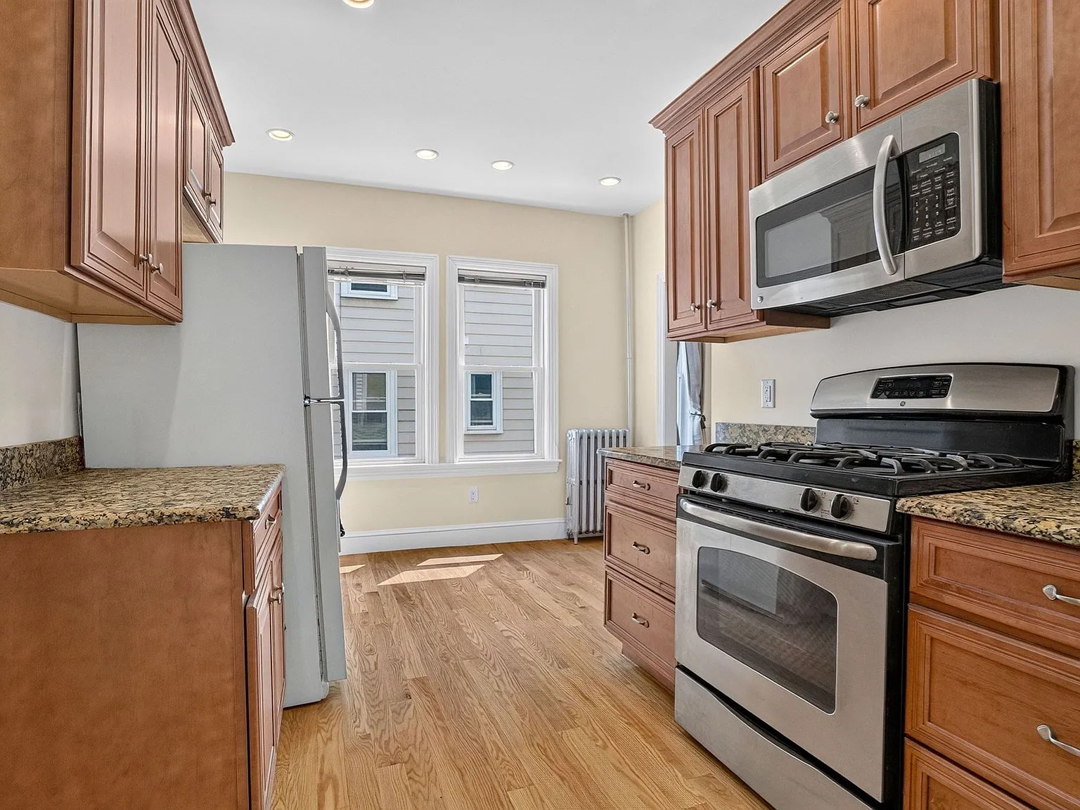 22 Cypress St — Photo 2