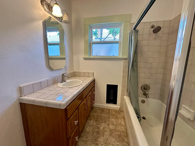 914 Slater St — Photo 14