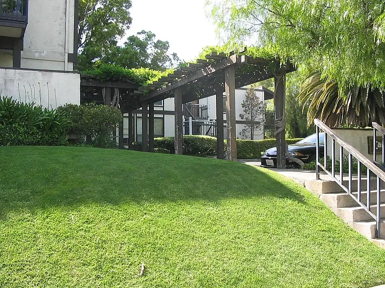 1851 Harrison St #8 — Photo 1