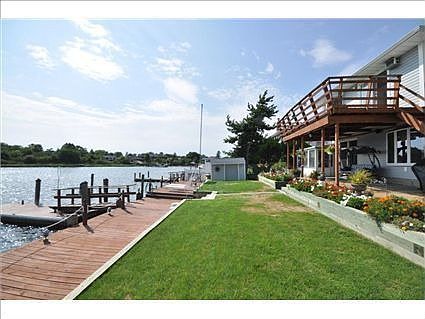 4th image of 2411 Surf Dr