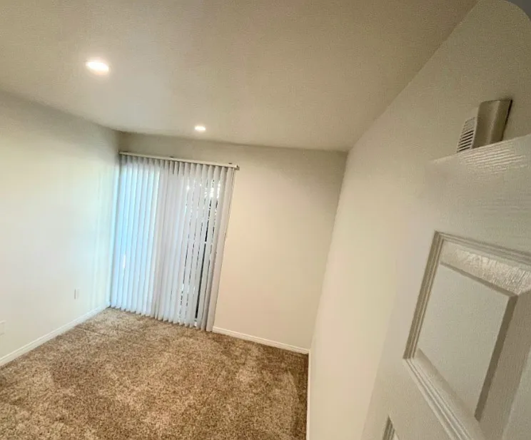 5051 Whitsett Ave — Photo 4