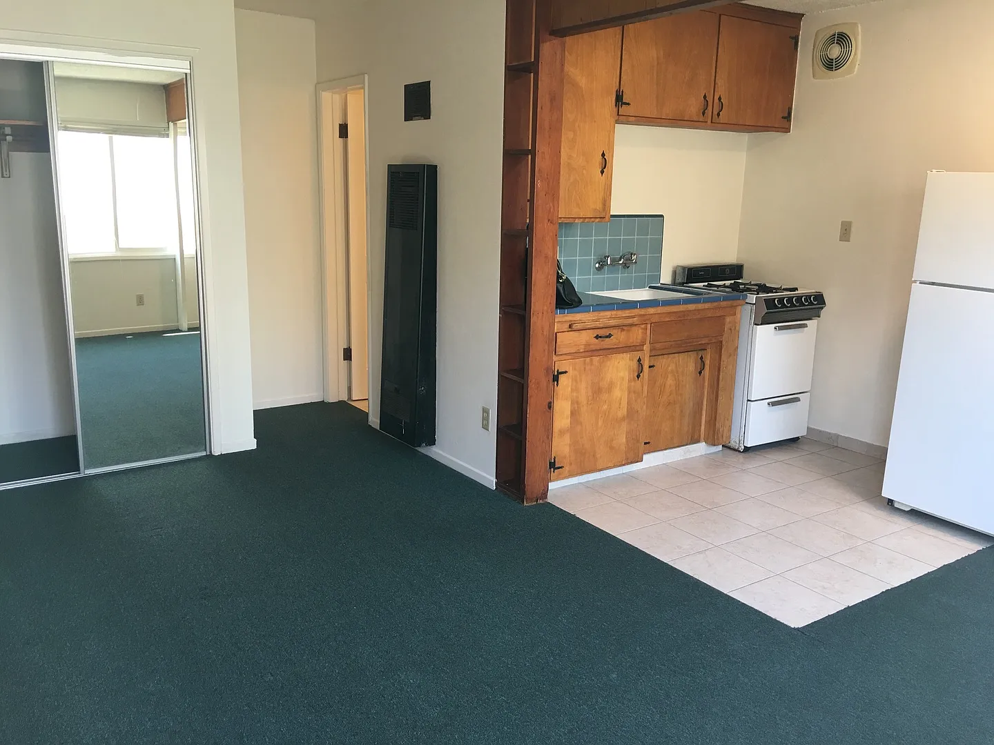 Perfect Mission Beach Studio Apartment W/ Parking! Only $1,595/Month! — Photo 3
