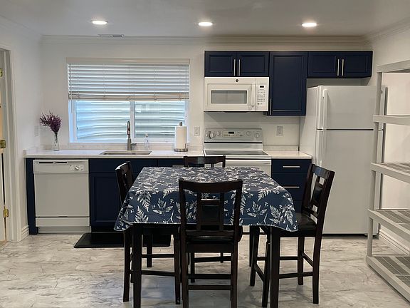 3rd image of 1053 S Barton Ct