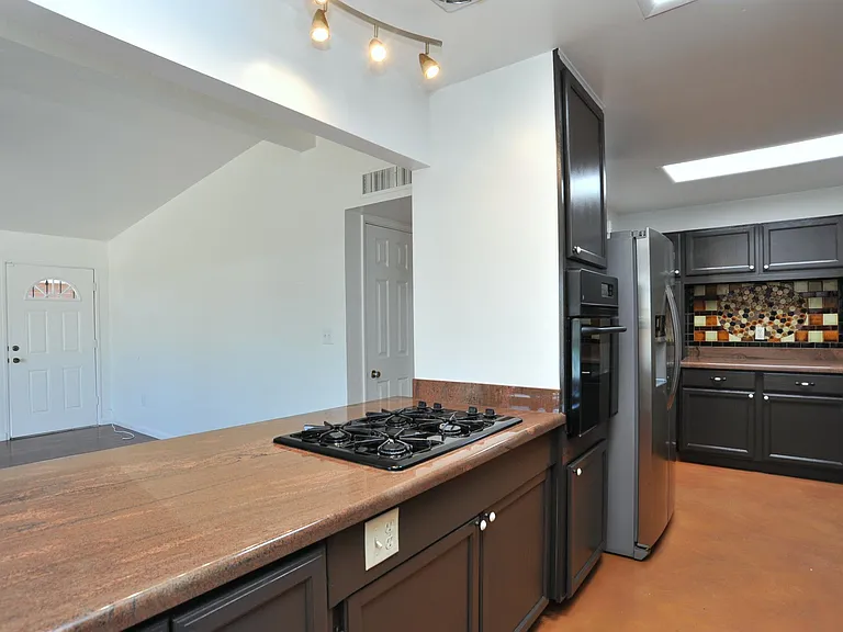 5842 E 4th St — Photo 21