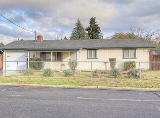 909 SW Cottonwood St, Grants Pass, OR 97526