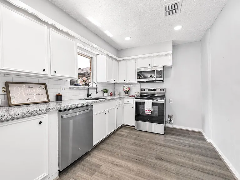 9014 Landwood Dr — Photo 14