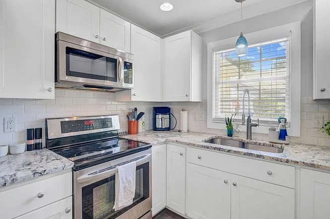 2076 Presidio Dr — Photo 14