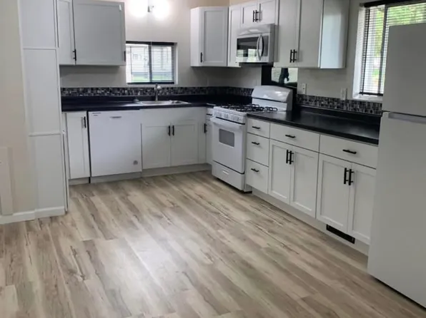 114 W Birch St, Lawton, IA 51030