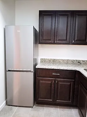 Rented by Hillel Realty Group | media 20