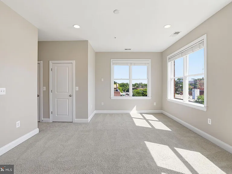 1100 S Edgewood St — Photo 39